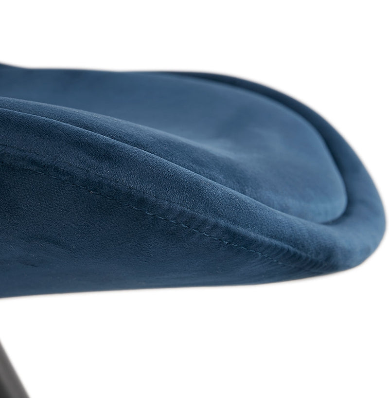 Design stoel 'HAMILTON' in blauw fluweel en poten in zwart hout - Majorr