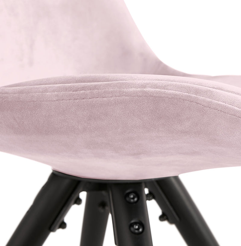 Design stoel 'HAMILTON' in roze fluweel en poten in zwart hout - Majorr
