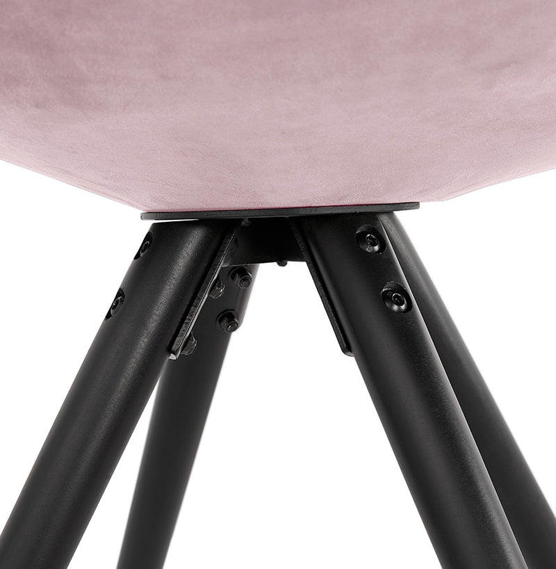Design stoel 'HAMILTON' in roze fluweel en poten in zwart hout - Majorr