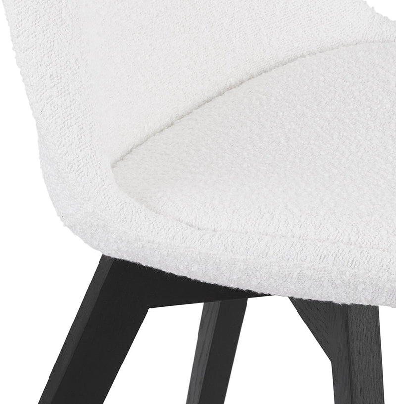 Design stoel 'LINETTE' van witte badstof met zwarte houten poten - Majorr