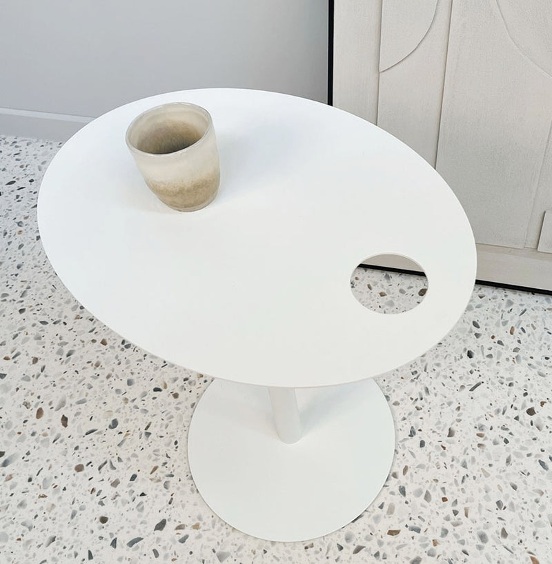 Ovale bijzettafel 'MASA' in wit metaal - Majorr
