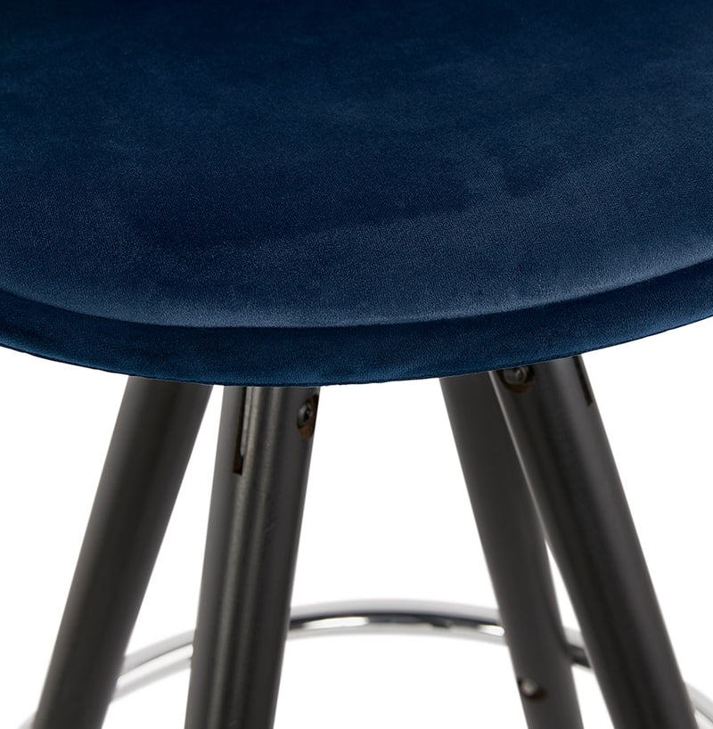 Halfhoge barkruk 'SPIRIT MINI' in blauw fluweel en poten in zwart hout - Majorr