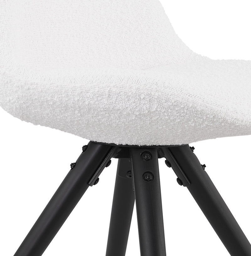 Design stoel 'VALENTINE' van witte badstof met zwarte houten poten - Majorr
